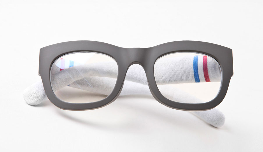 Mom public toys glasses